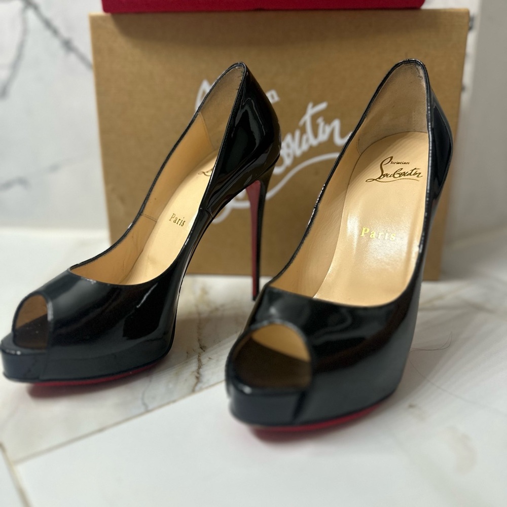 Louis Vuitton peep-toe
Comes with dust bag, box & sole protectors are removable